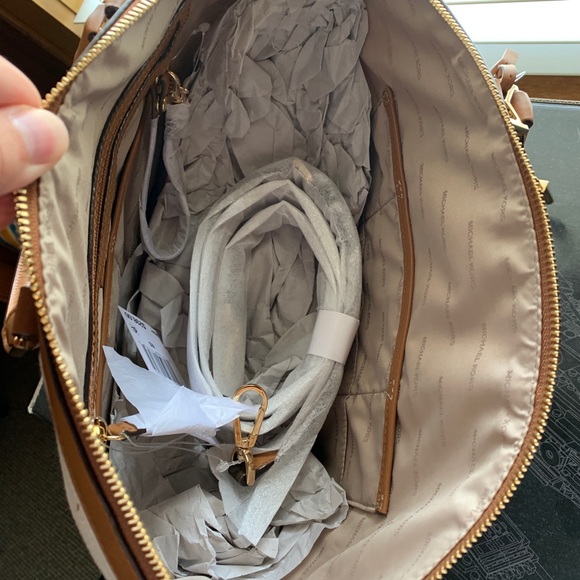 Michael Kors Beckett Large Satchel (Natural/Acorn) - Picture 7 of 7